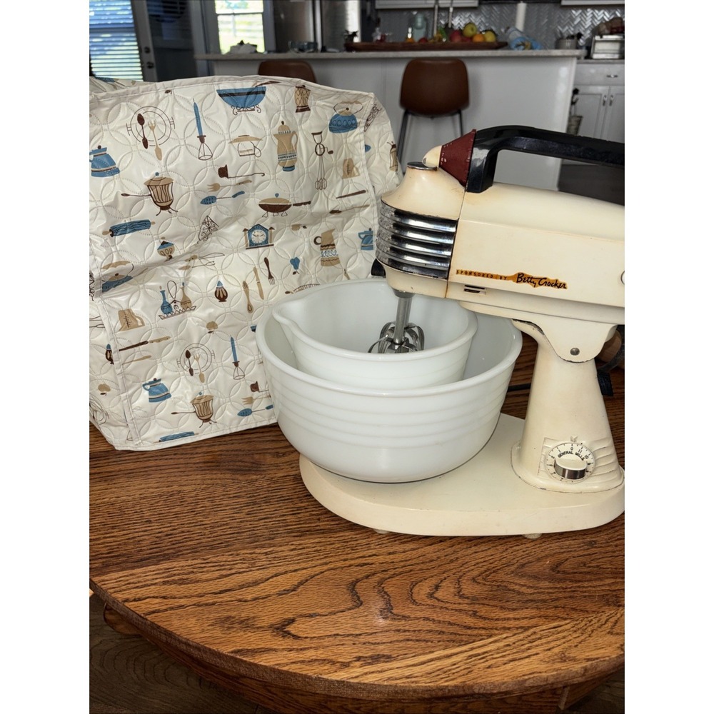 General Mills Betty Crocker 1958 Standing Mixer, 2 Mixing Bowls